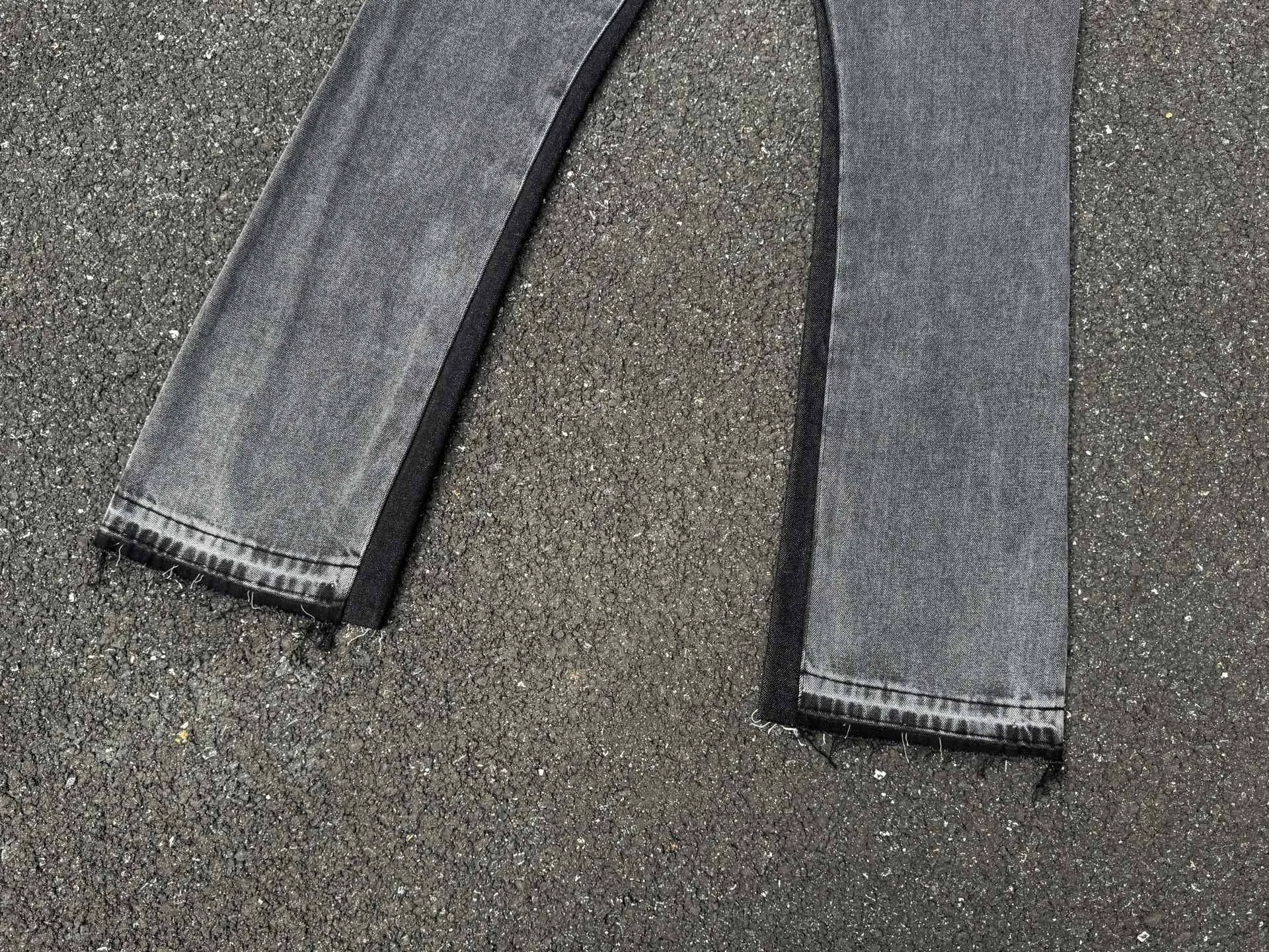 P246💰G990 GALLERY DEPT Denim Flared Jeans Washed and Distressed Spliced ​​Jeans Denim Washing Factory. During this process, the owner of the washing factory helped introduce a boss who once worked for Levi OEM and started his own business. This also paved the way for the following styles. Therefore, Levi's remodeled single product for the base plate is really familiar. Whether it is the fabrics supplied or the lathes used in production, there is nothing to choose from. -Color: Black -Size: S-XXL (corresponding to 28-36)